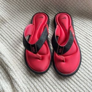 Nike comfort footbed women’s sandals black/hot pink size 8
